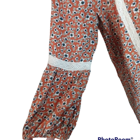 Umgee Floral Boho Flowing V Neck Blouse with elastic Quarter Sleeves Size Medium - Picture 4 of 7